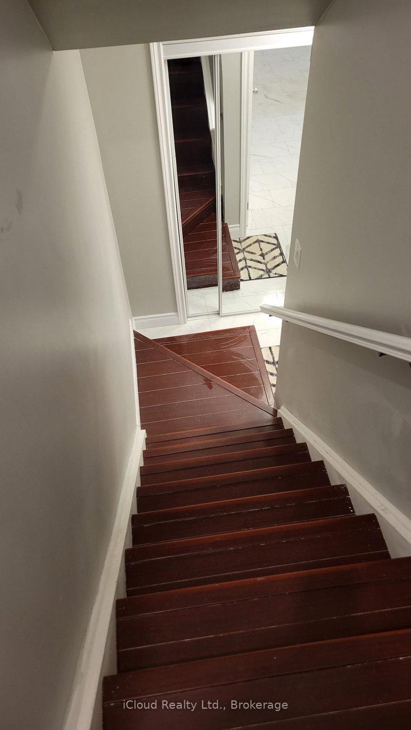 296 Hickling Trail