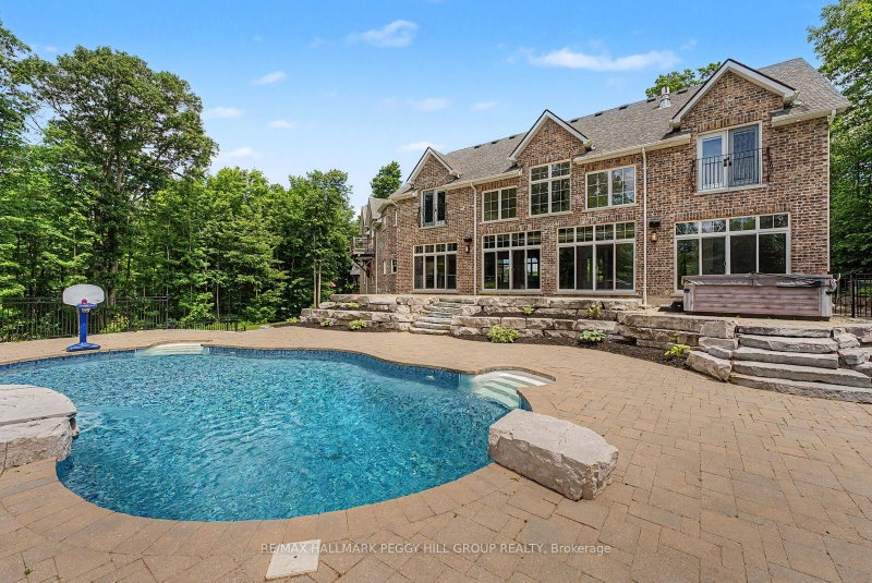 16 Heron Boulevard
