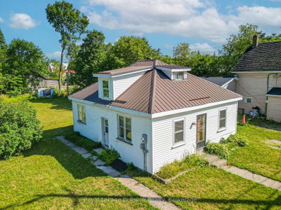 Detached House for sale at 8 Conc 5 Road, Tiny, Ontario, L0L 2J0 - Wyevale - MLS: S13615484