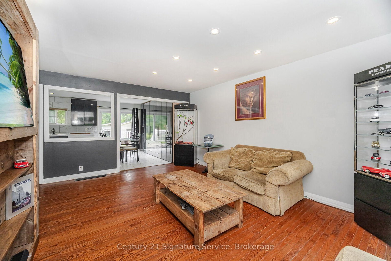 Listing Image 8