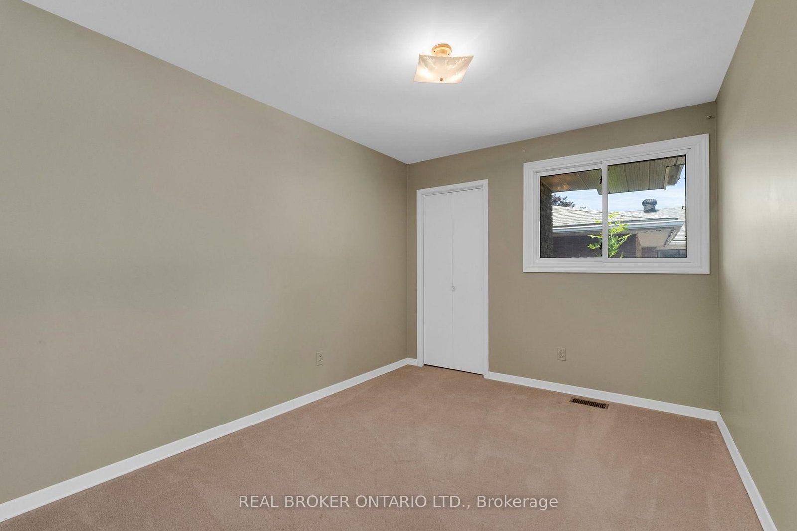Detached House for sale at 277 Cook Street, Barrie, Ontario, L4M 4H7 - Grove East - MLS: S13616632