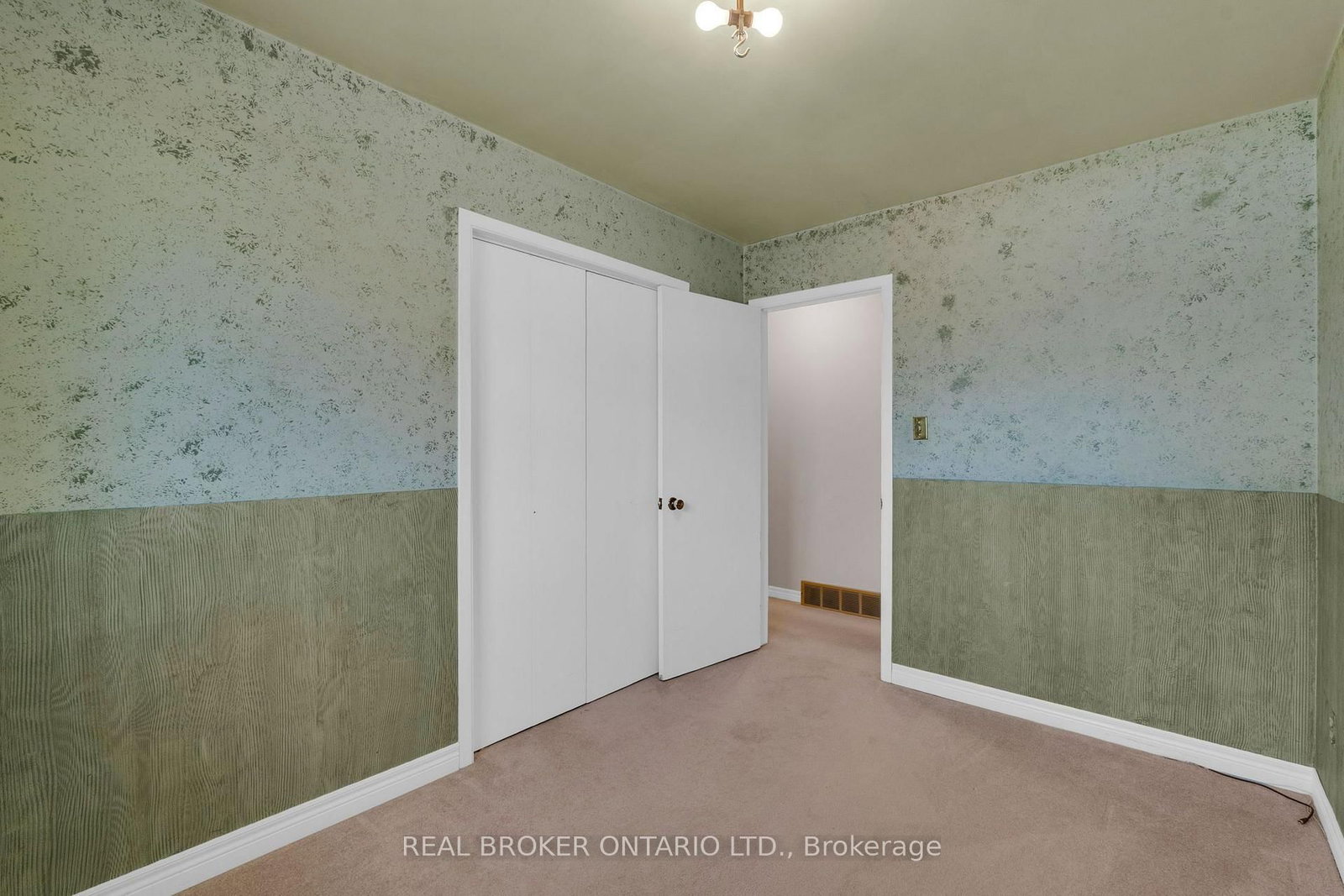 Detached House for sale at 277 Cook Street, Barrie, Ontario, L4M 4H7 - Grove East - MLS: S13616632