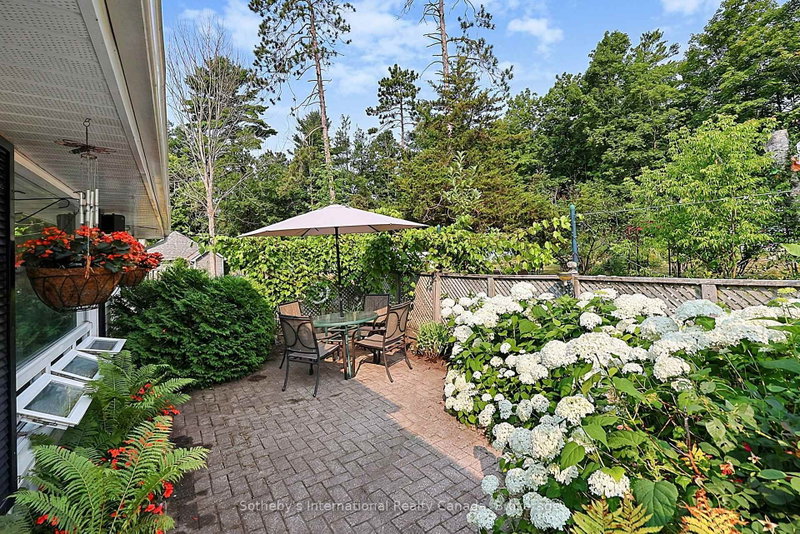 32 Tiny Beaches Road N
