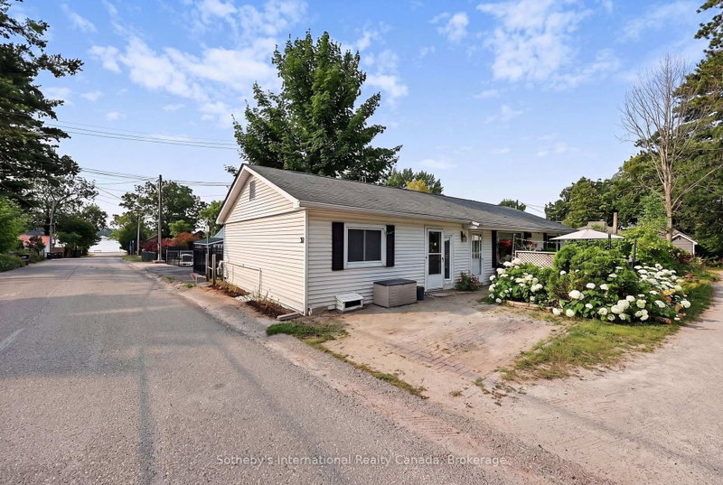 32 Tiny Beaches Road N