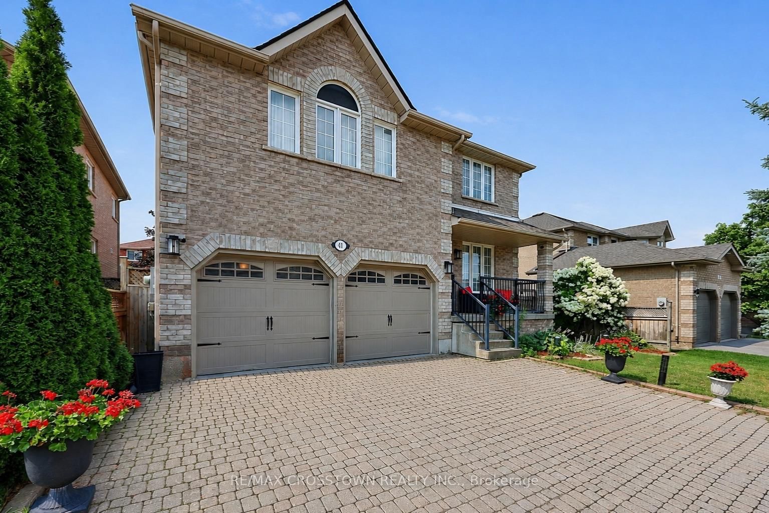 41 RUSSELL HILL Drive • Barrie, ON photo 1