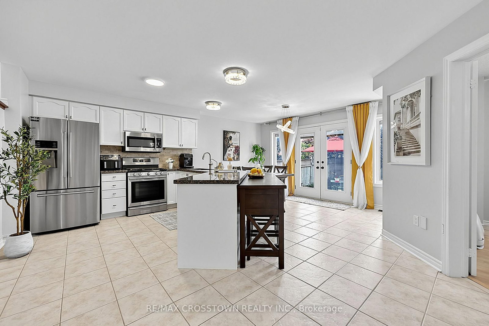 41 RUSSELL HILL Drive • Barrie, ON photo 5