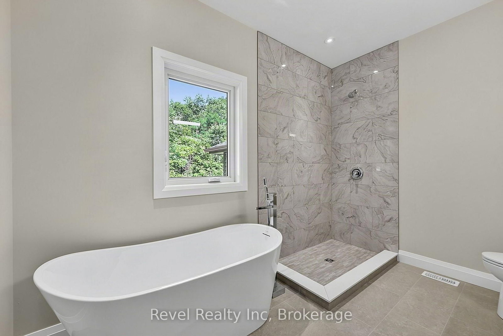 46 VOYAGEUR Drive • Tiny, ON photo 10