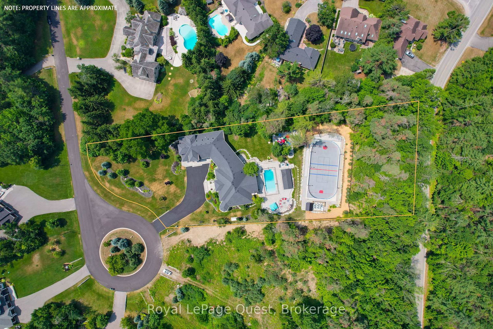 8 Midves Court • Springwater, ON photo 10