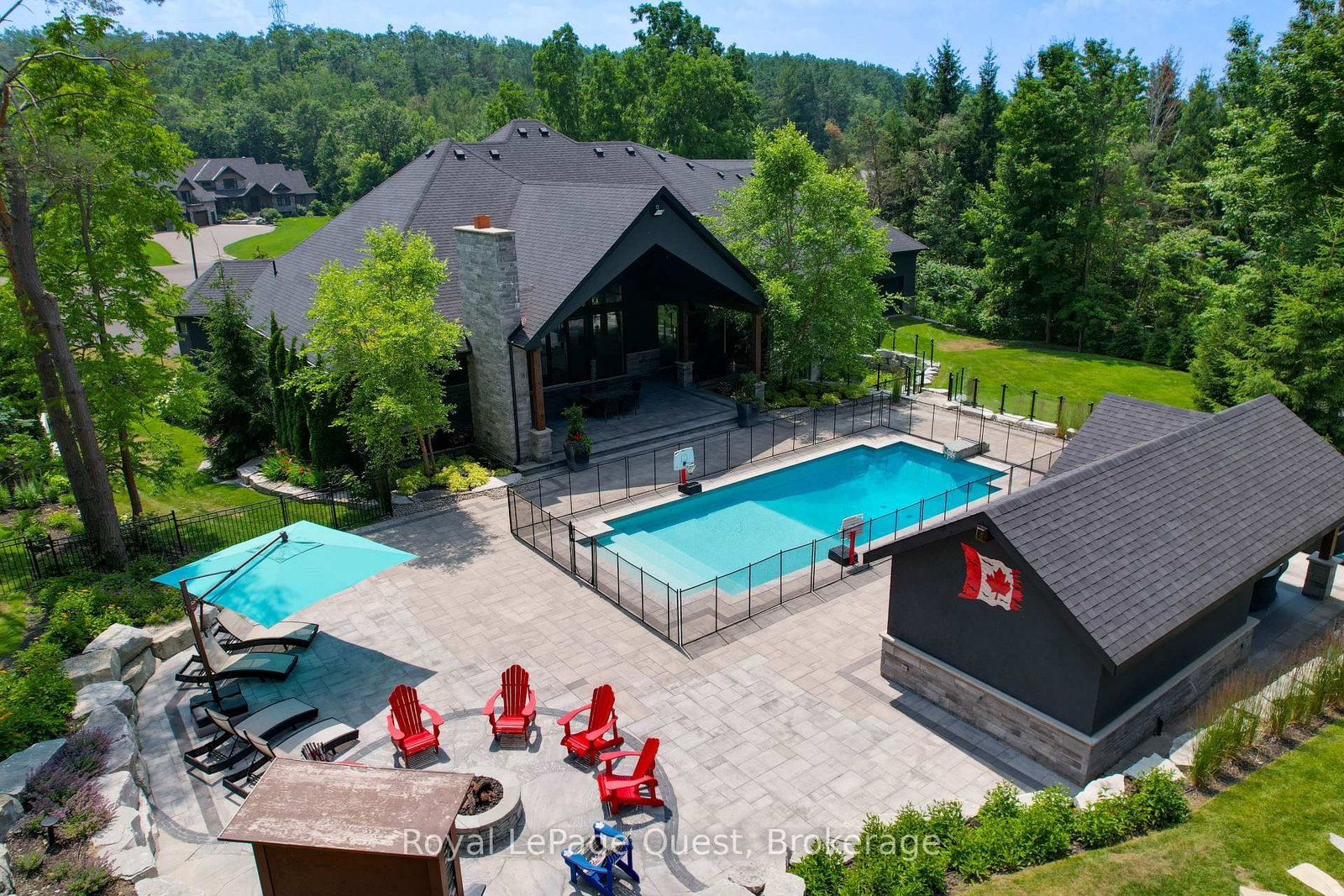 8 Midves Court • Springwater, ON photo 11