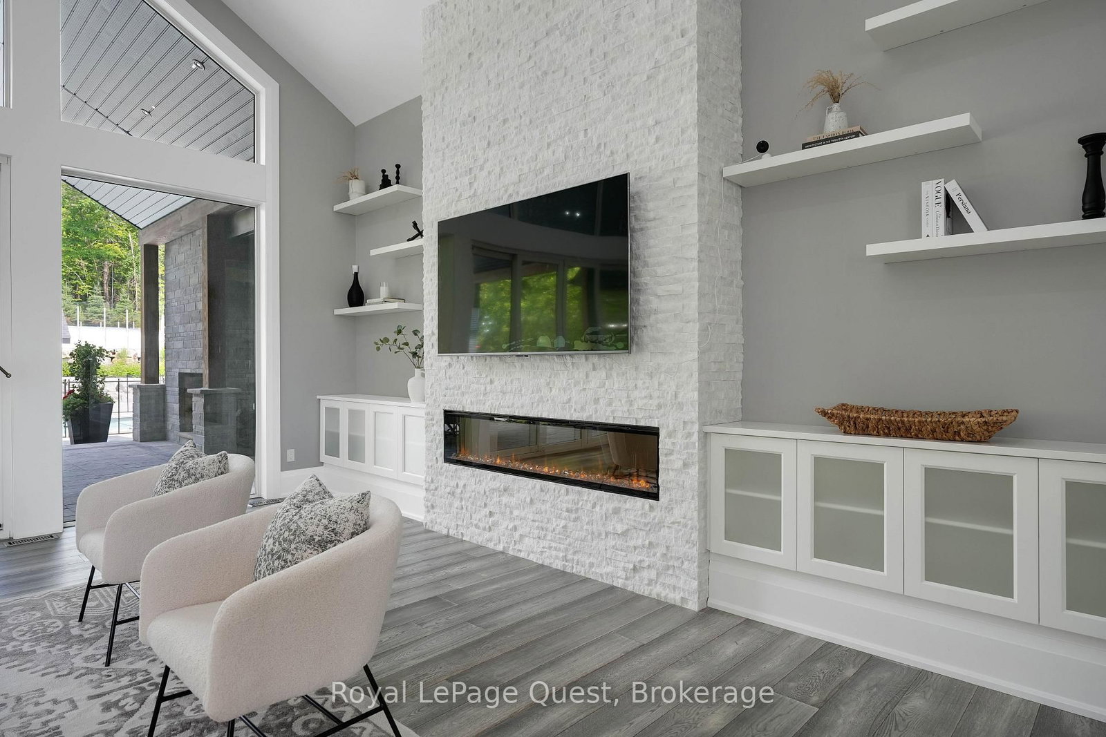 8 Midves Court • Springwater, ON photo 16