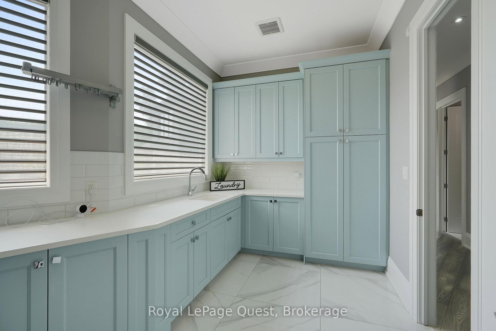 8 Midves Court • Springwater, ON photo 31