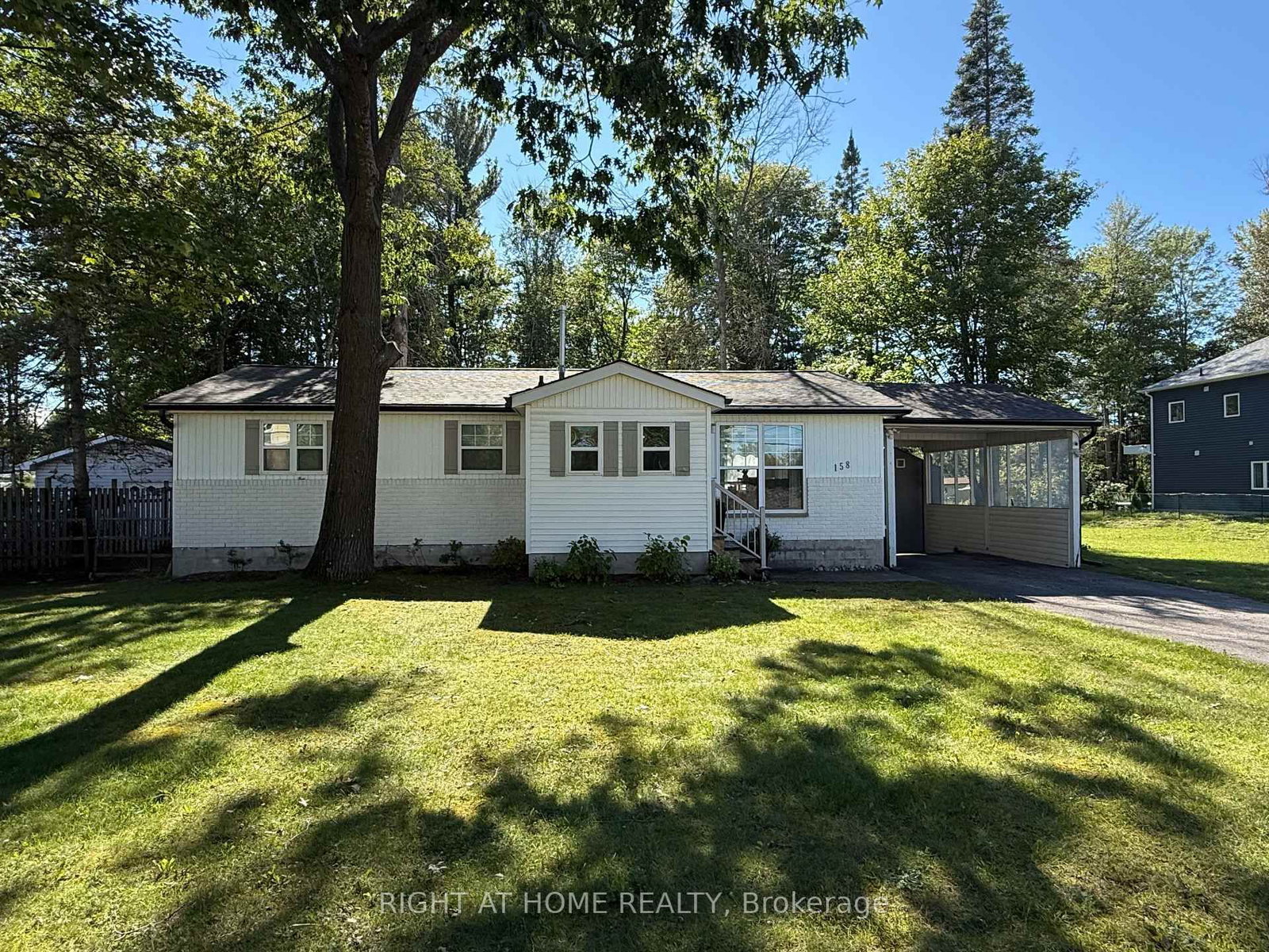 158 Zoo Park Road • Wasaga Beach, ON photo 1