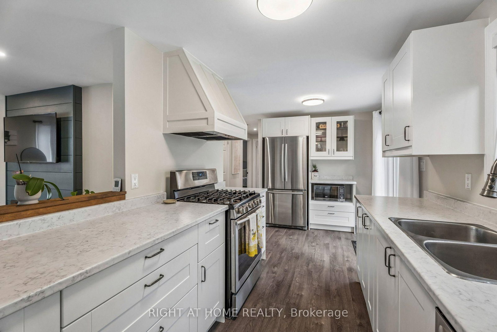 158 Zoo Park Road • Wasaga Beach, ON photo 10