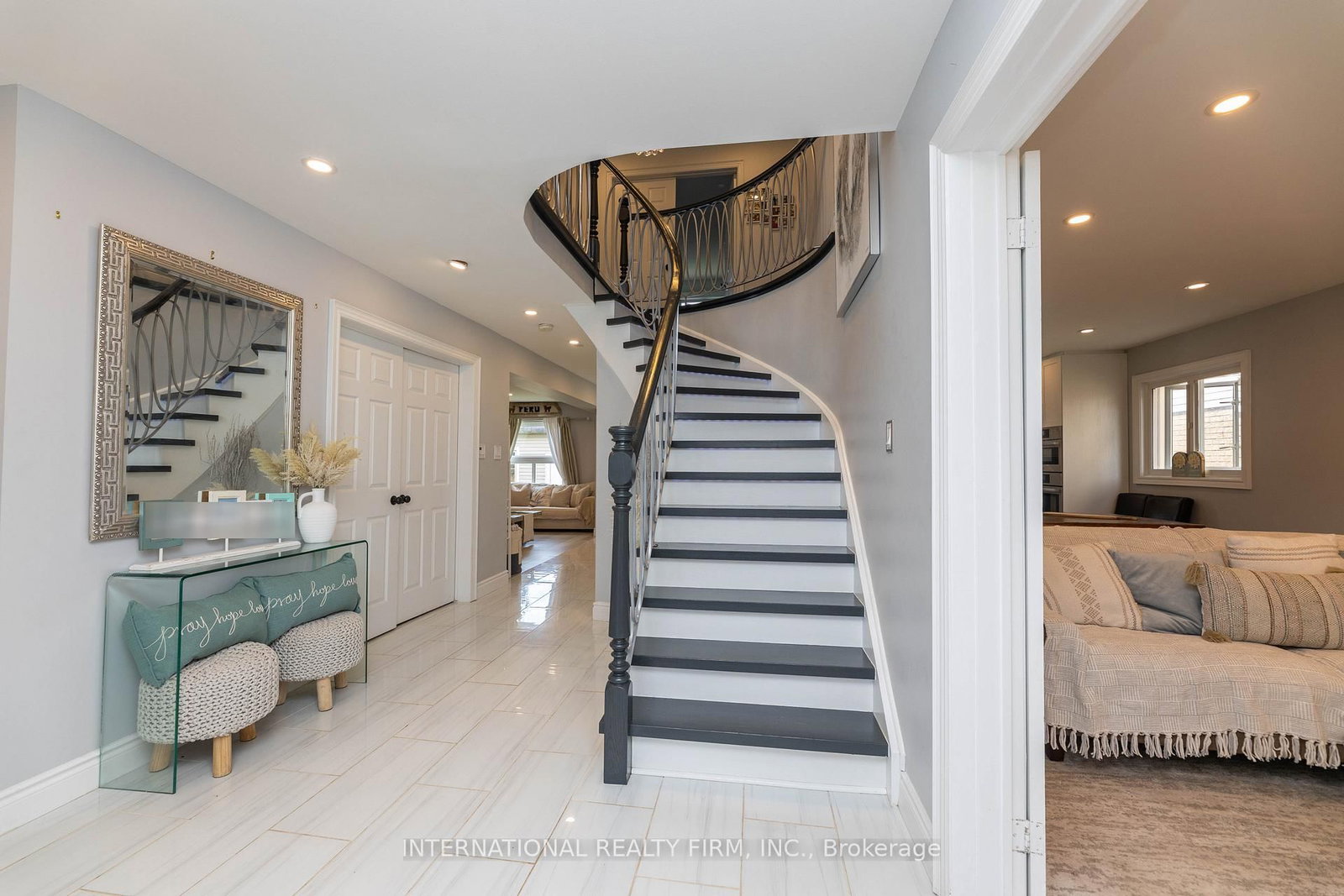 2 Hook Court • Barrie, ON photo 10