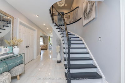 2 Hook Court • Barrie, ON photo 6