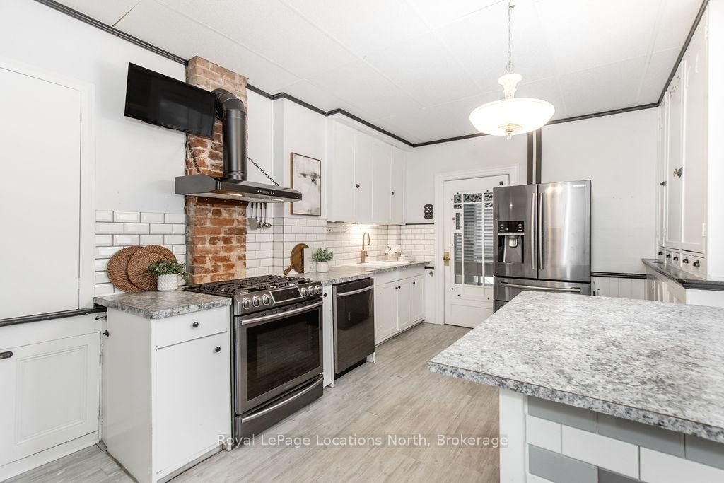 29 TECUMSETH Street • Orillia, ON photo 11