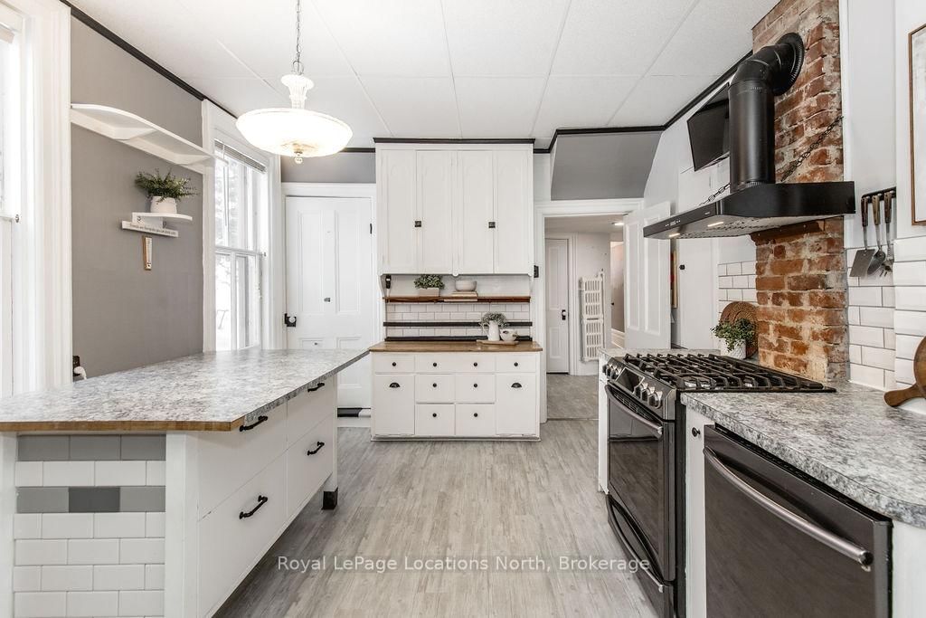29 TECUMSETH Street • Orillia, ON photo 13