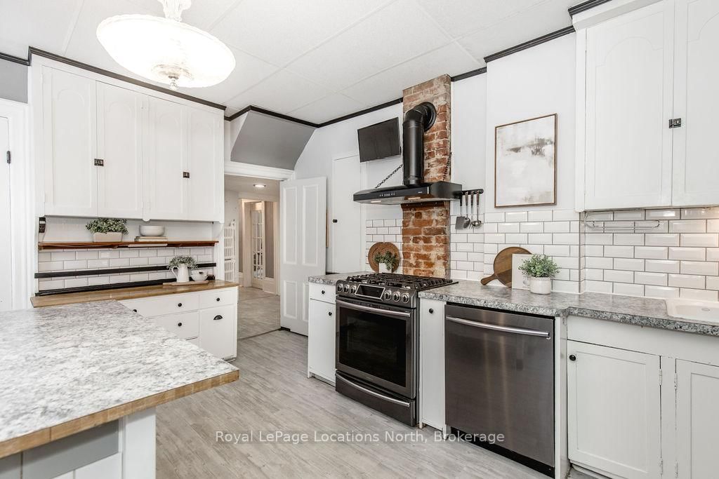29 TECUMSETH Street • Orillia, ON photo 14