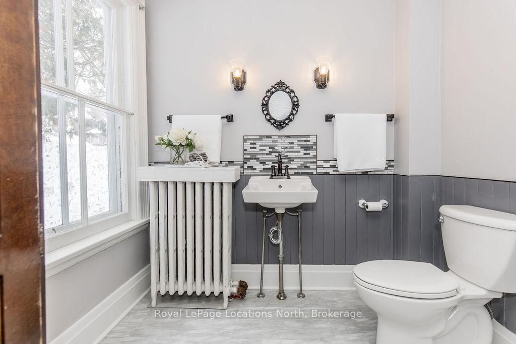 29 TECUMSETH Street • Orillia, ON photo 17
