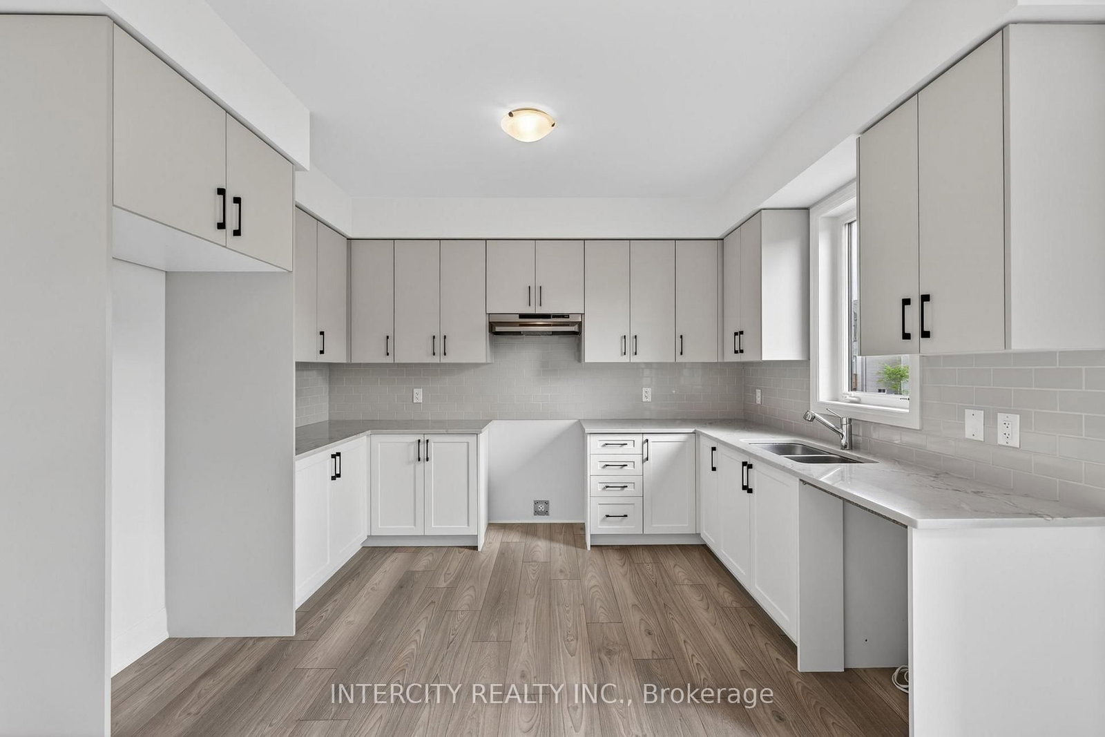 14 Legacy Circle • Wasaga Beach, ON photo 10