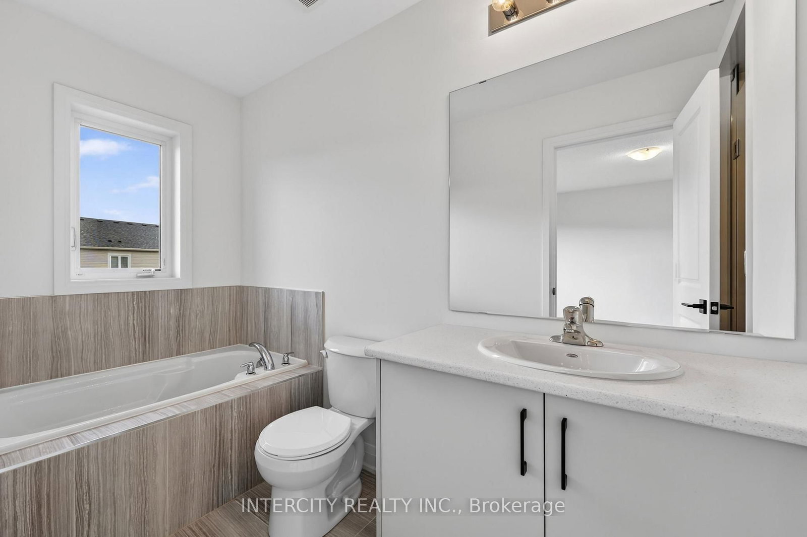 14 Legacy Circle • Wasaga Beach, ON photo 24