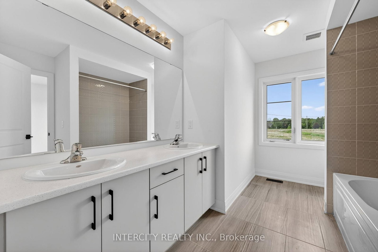 14 Legacy Circle • Wasaga Beach, ON photo 33