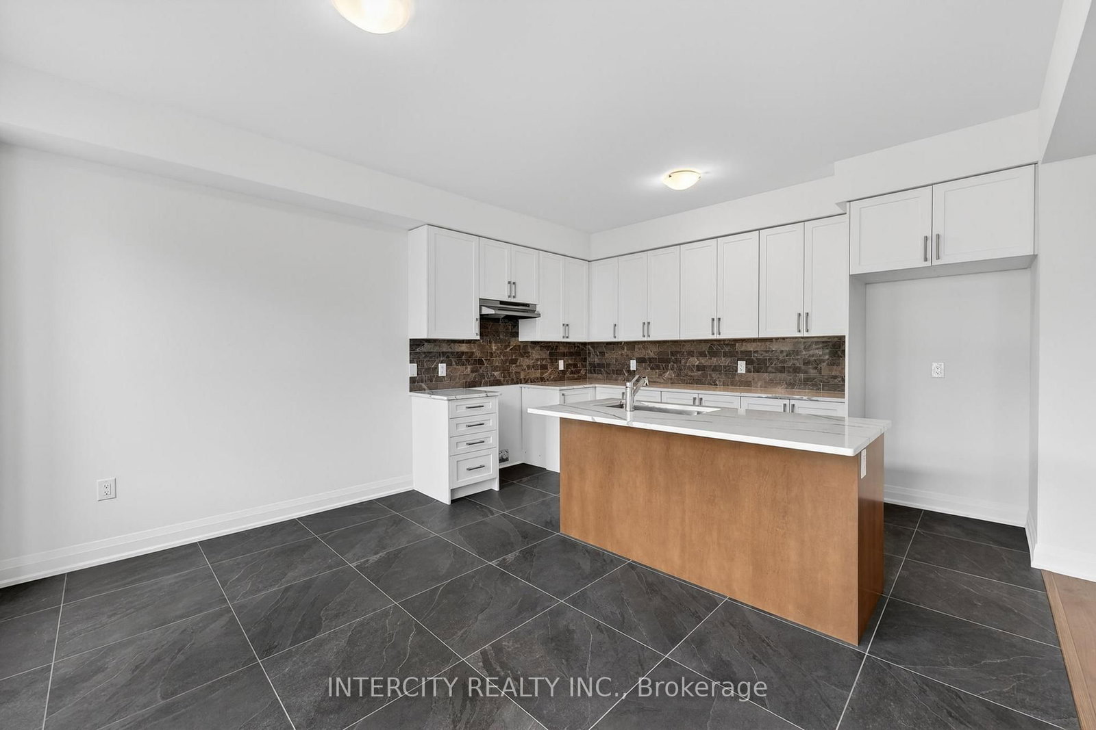 16 Legacy Circle • Wasaga Beach, ON photo 11