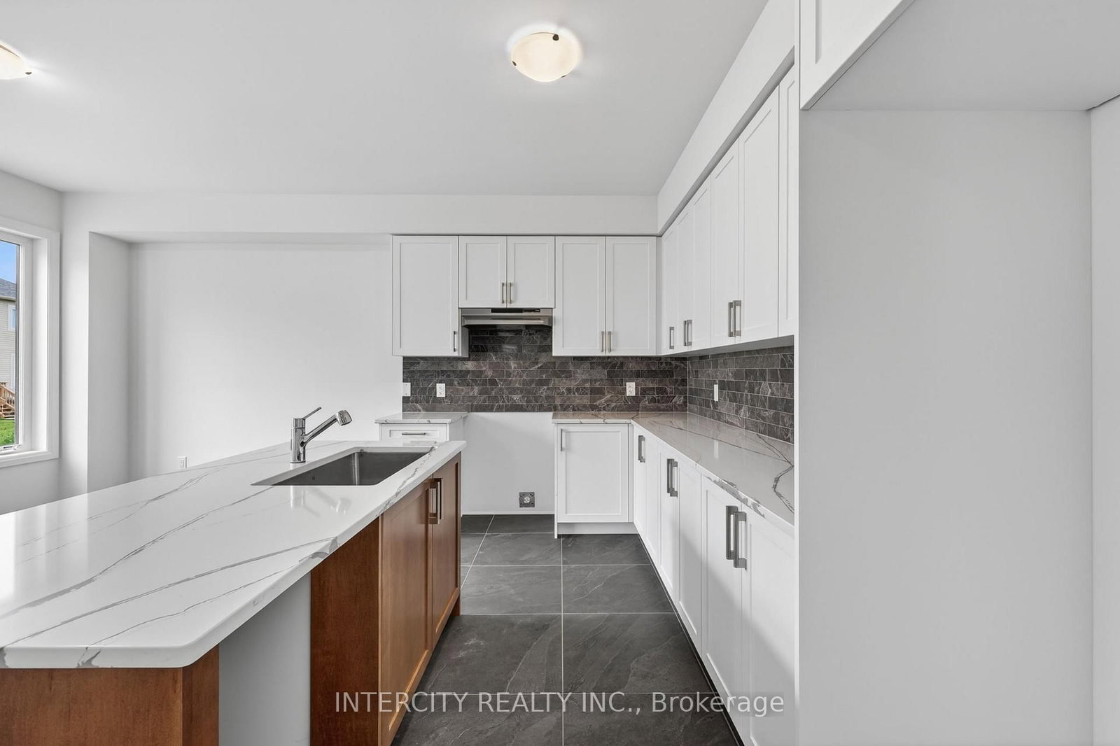 16 Legacy Circle • Wasaga Beach, ON photo 13