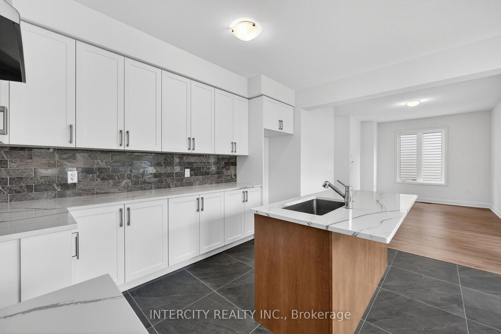 16 Legacy Circle • Wasaga Beach, ON photo 15
