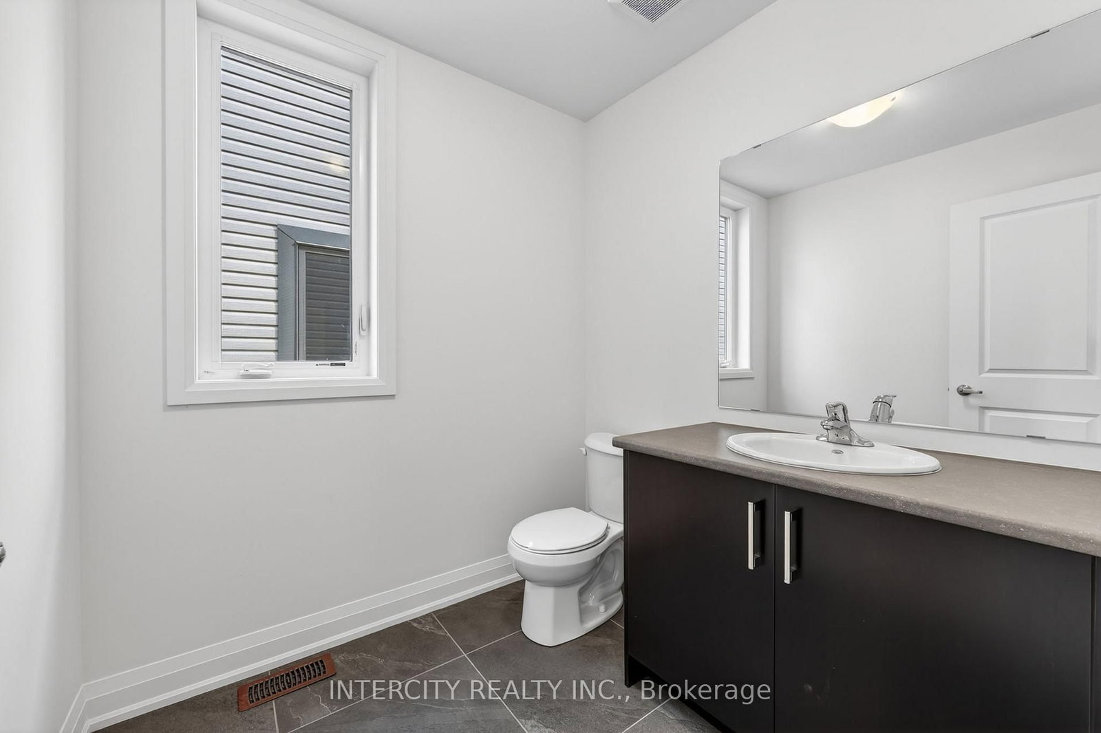 16 Legacy Circle • Wasaga Beach, ON photo 27
