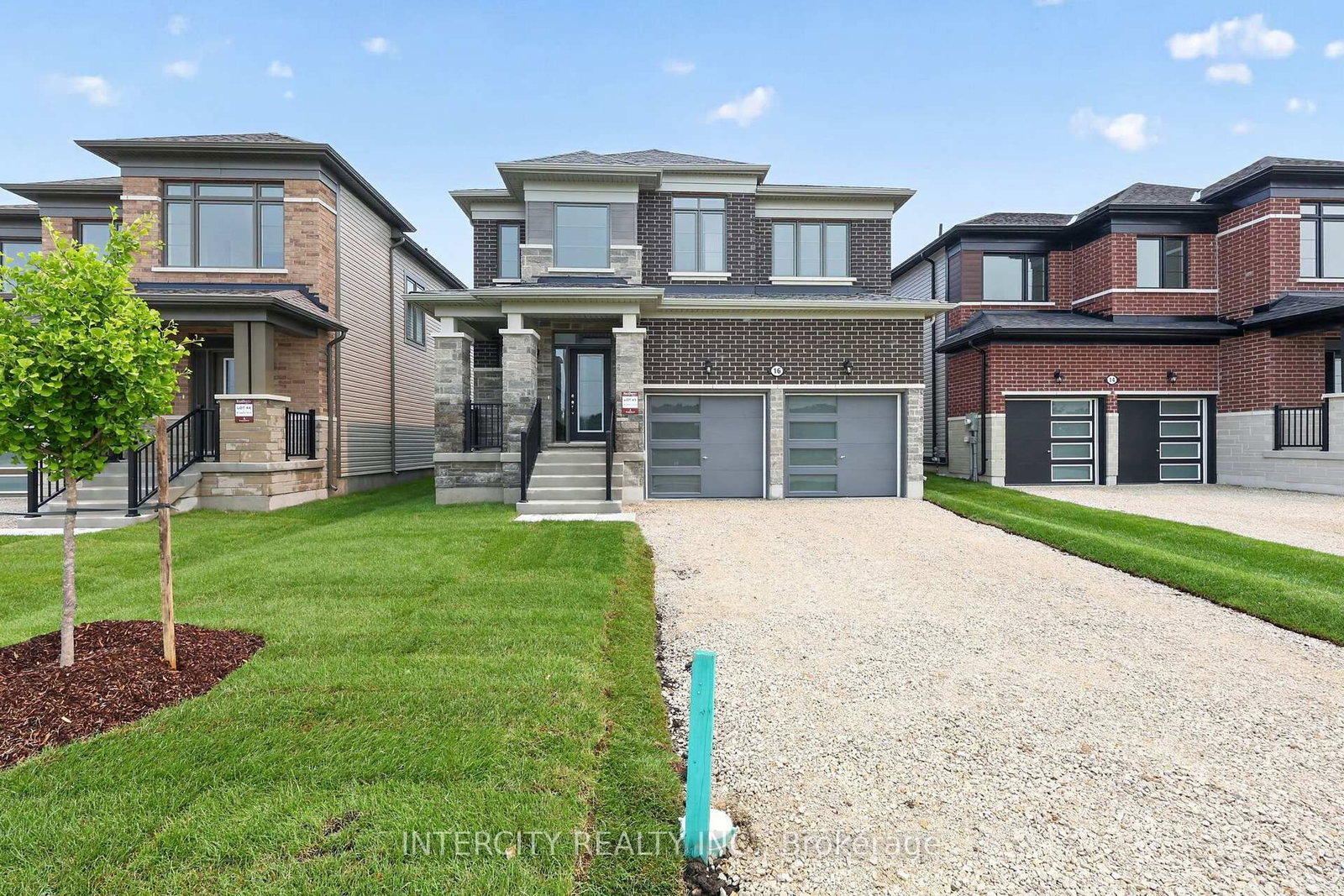 16 Legacy Circle • Wasaga Beach, ON photo 3