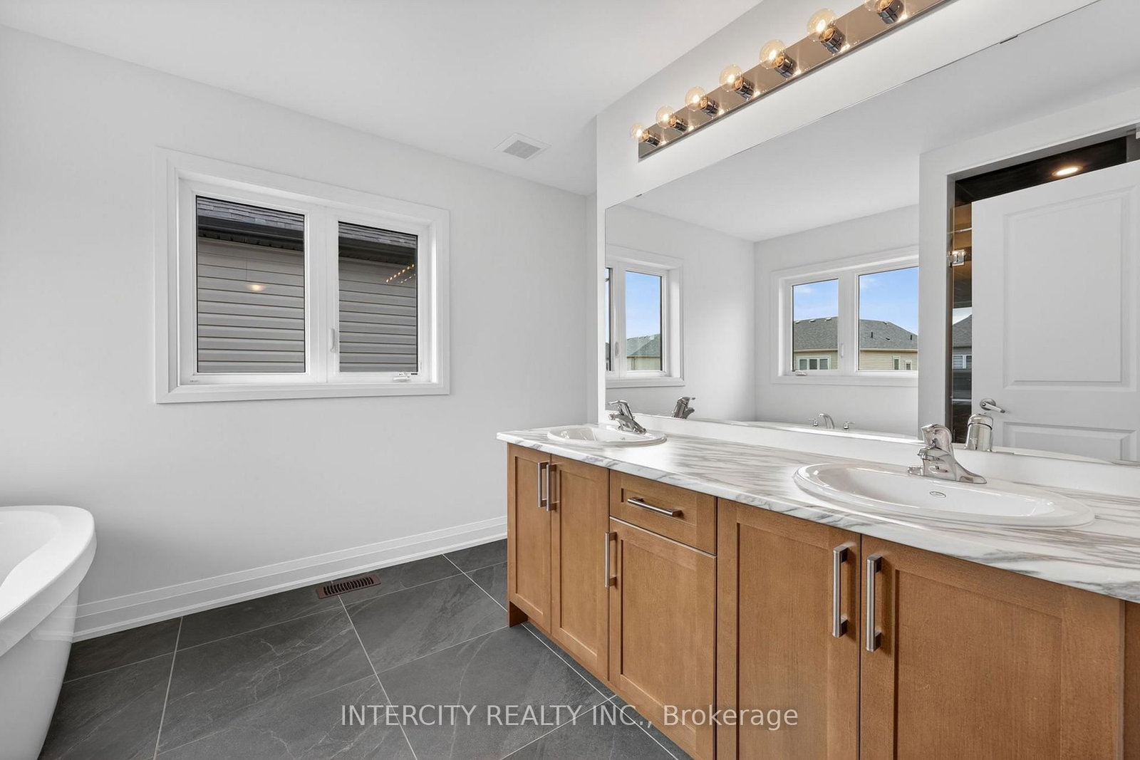 16 Legacy Circle • Wasaga Beach, ON photo 31