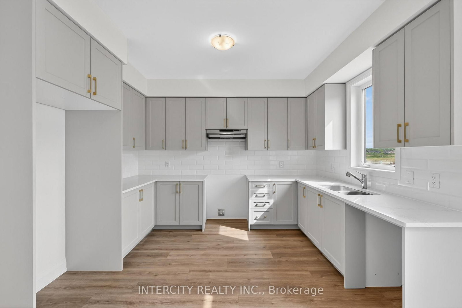 18 Legacy Circle • Wasaga Beach, ON photo 10