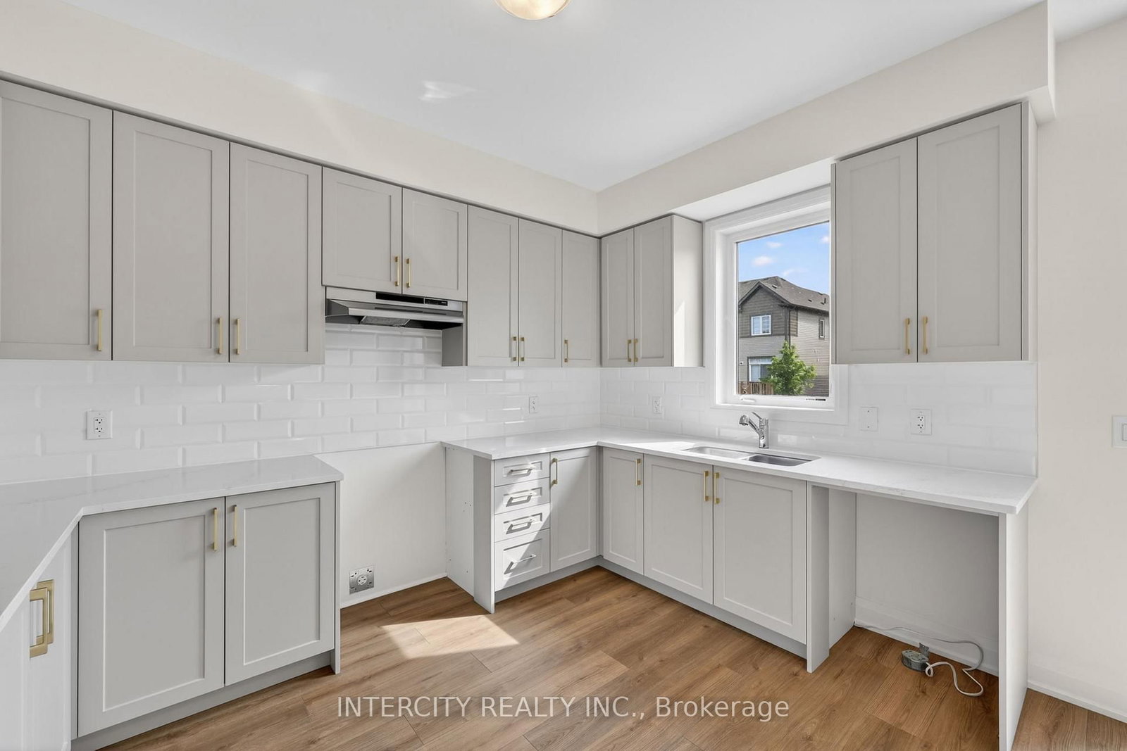18 Legacy Circle • Wasaga Beach, ON photo 11