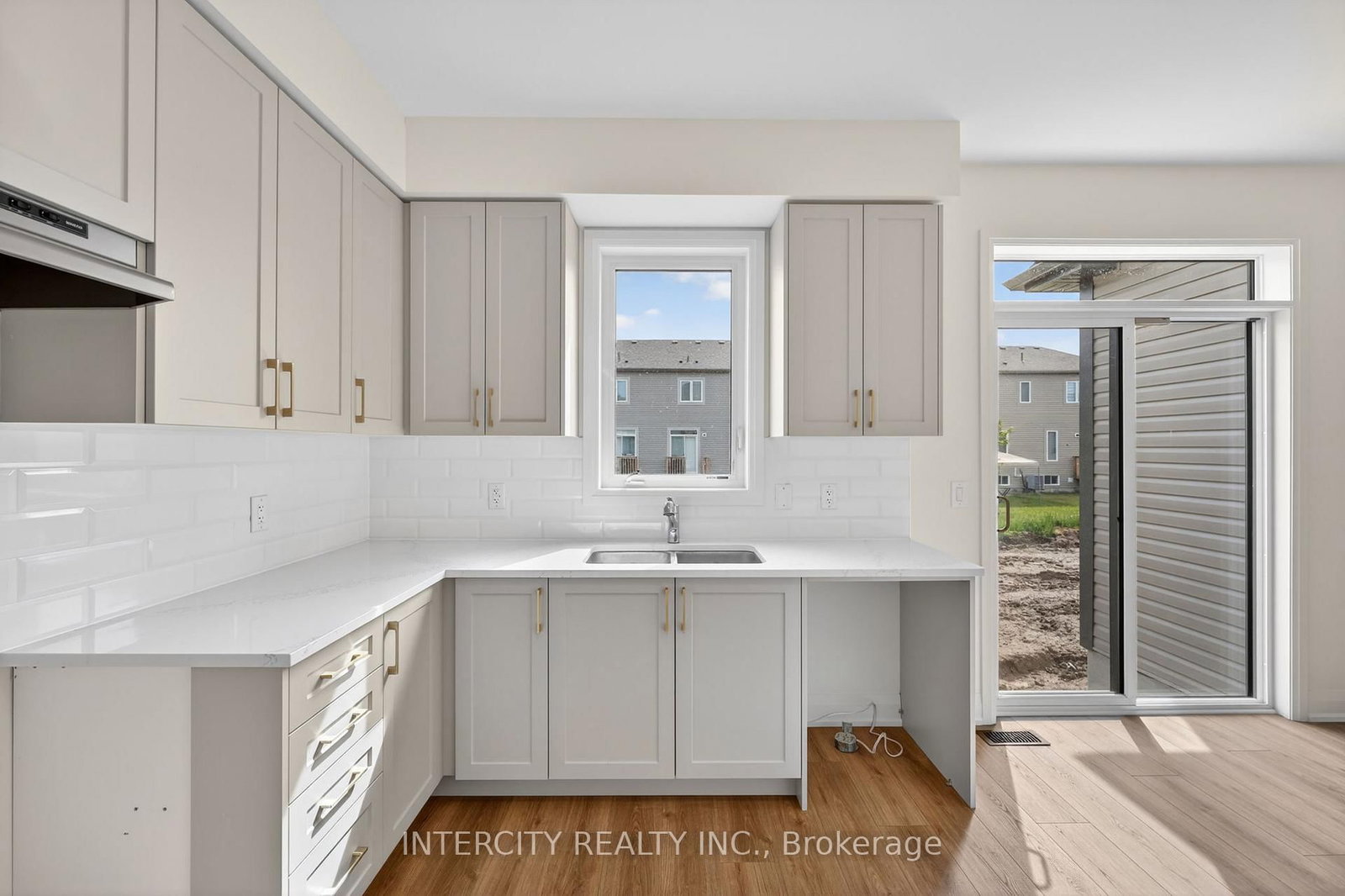 18 Legacy Circle • Wasaga Beach, ON photo 12