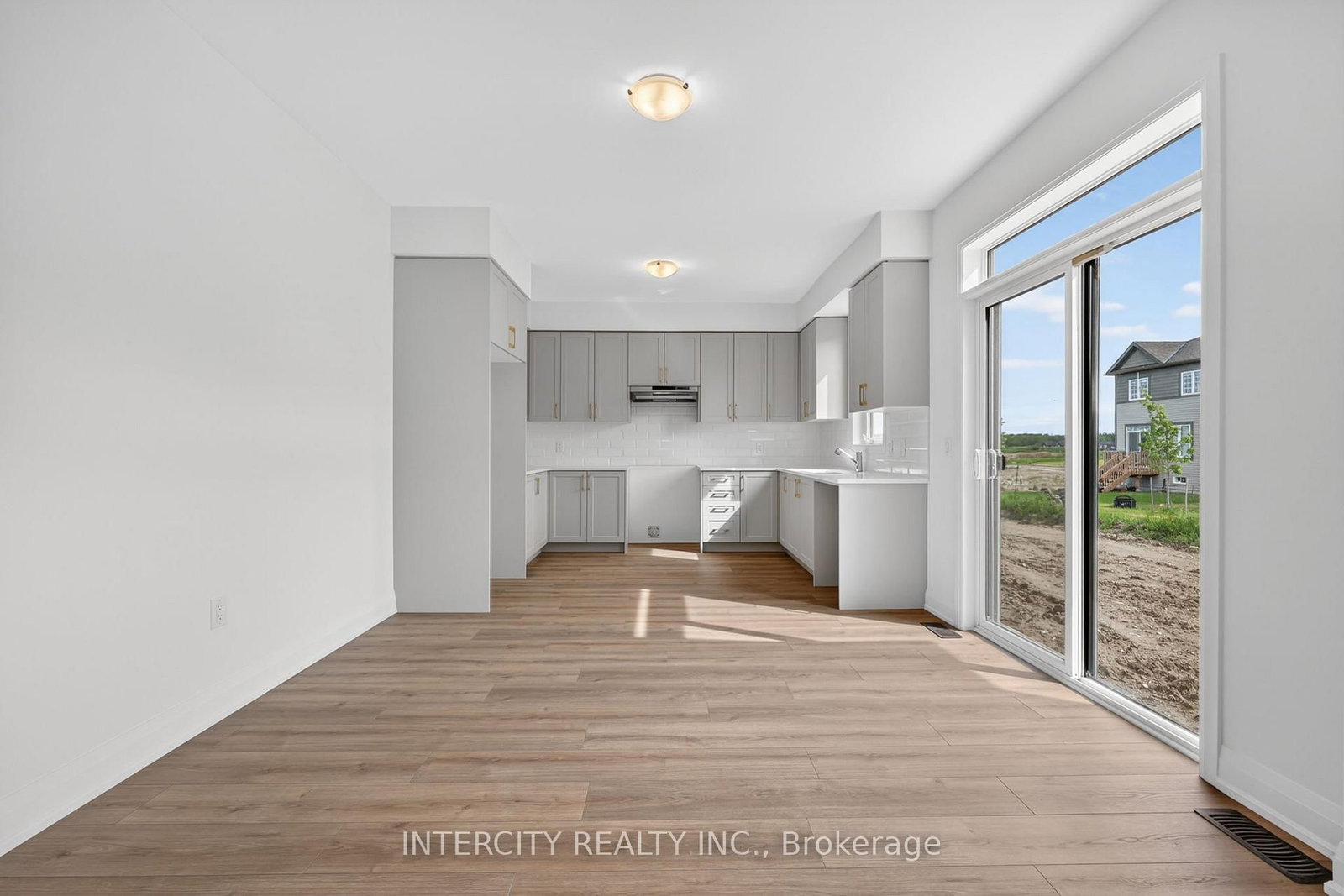 18 Legacy Circle • Wasaga Beach, ON photo 9