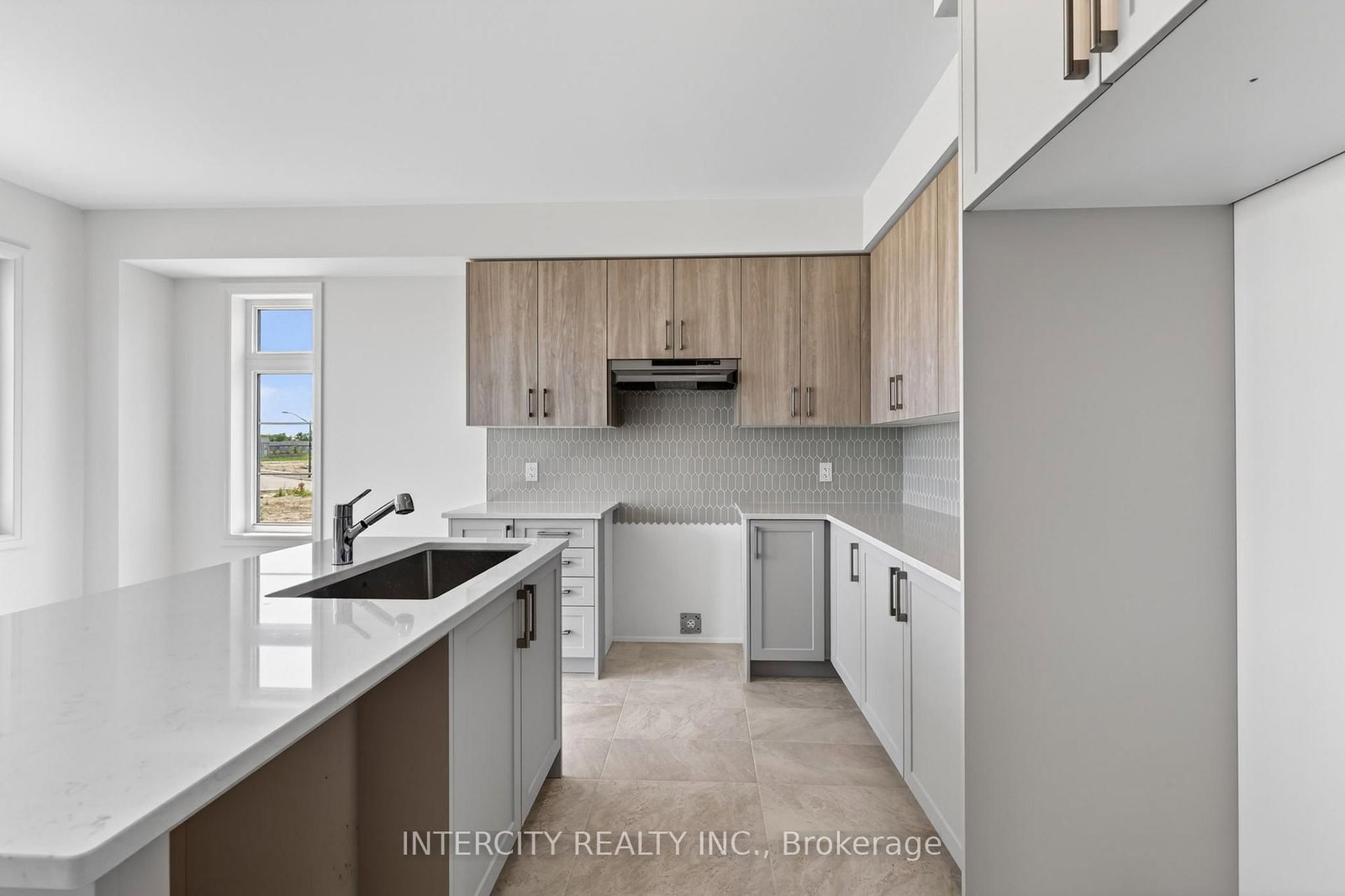 24 Legacy Circle • Wasaga Beach, ON photo 11