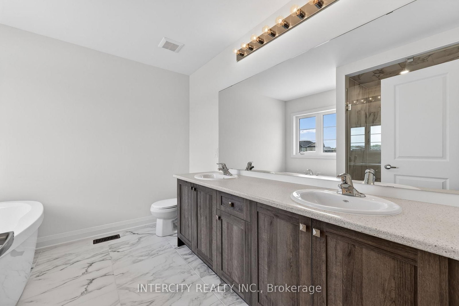 24 Legacy Circle • Wasaga Beach, ON photo 28