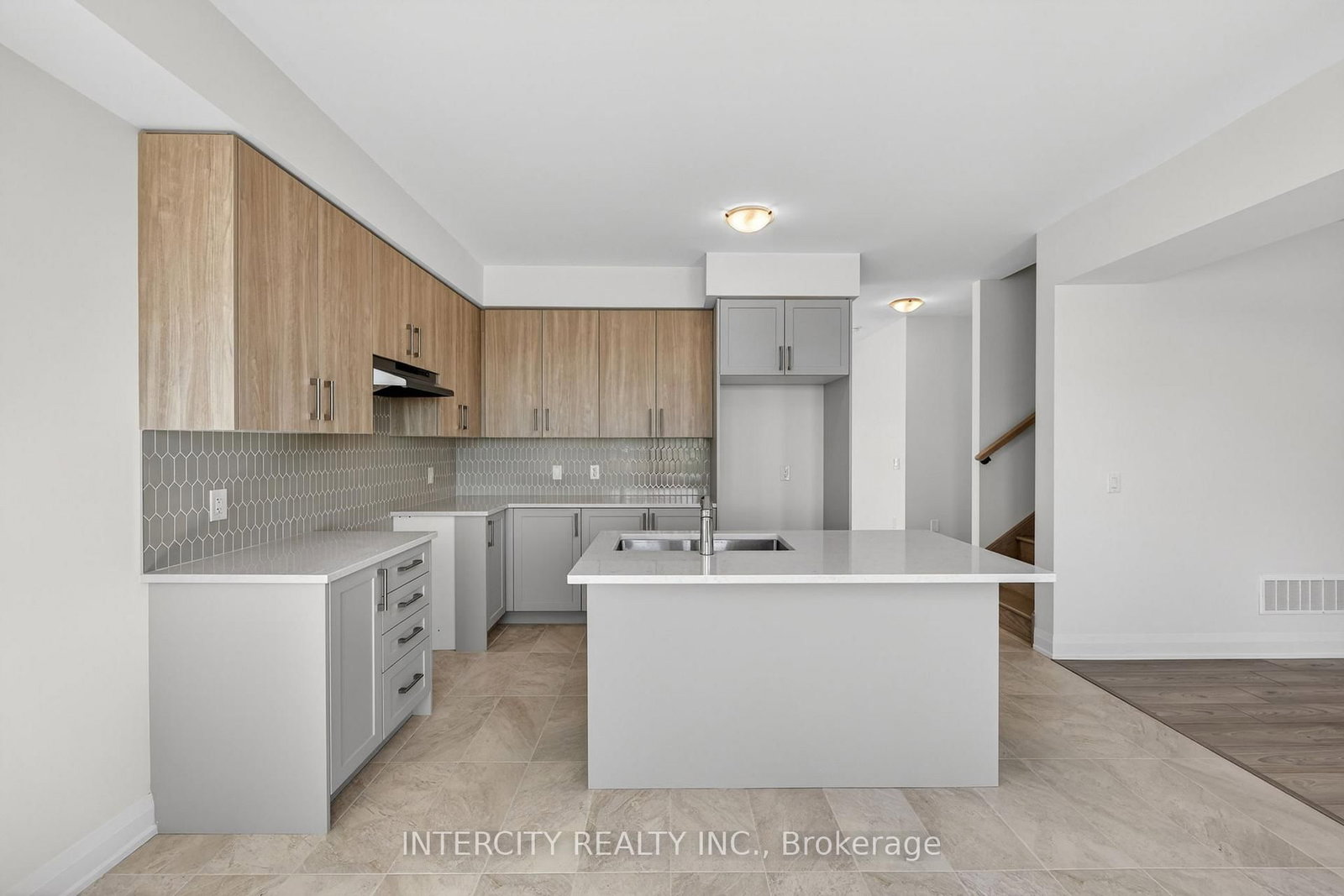 24 Legacy Circle • Wasaga Beach, ON photo 9