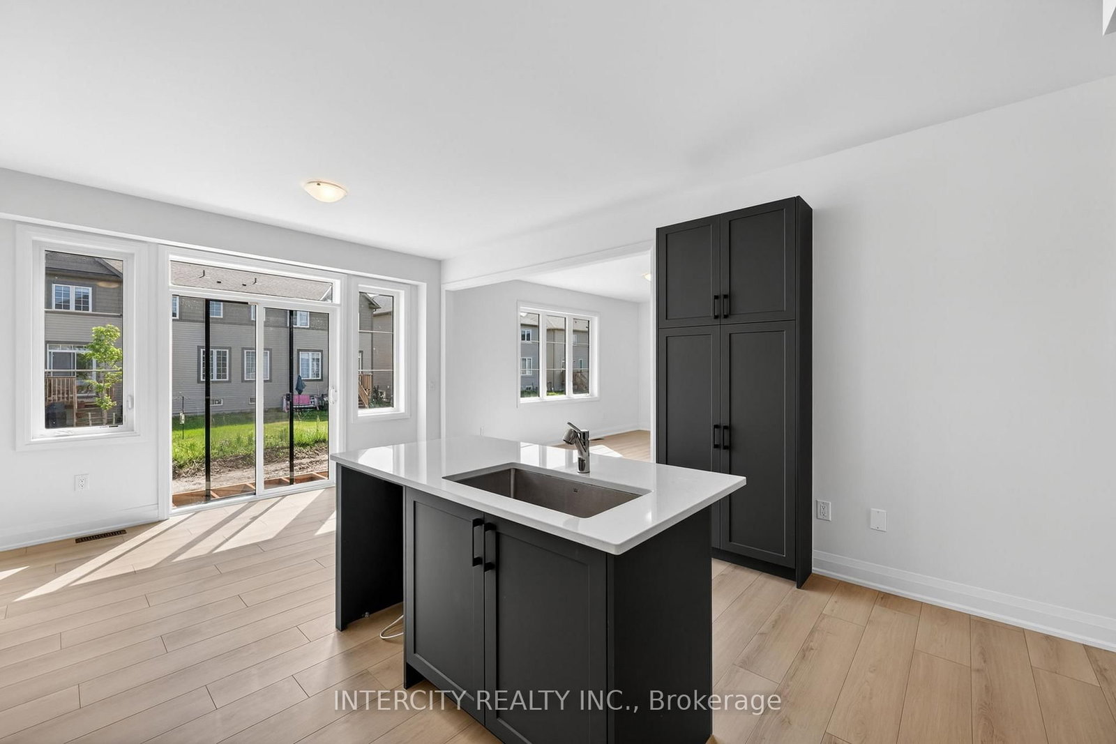 22 Legacy Circle • Wasaga Beach, ON photo 12