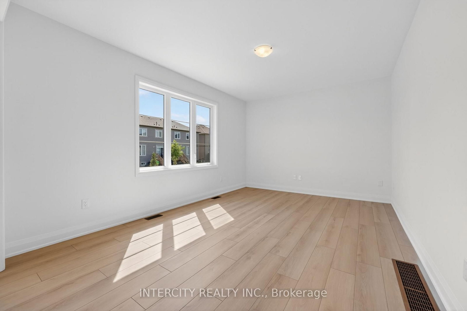 22 Legacy Circle • Wasaga Beach, ON photo 17