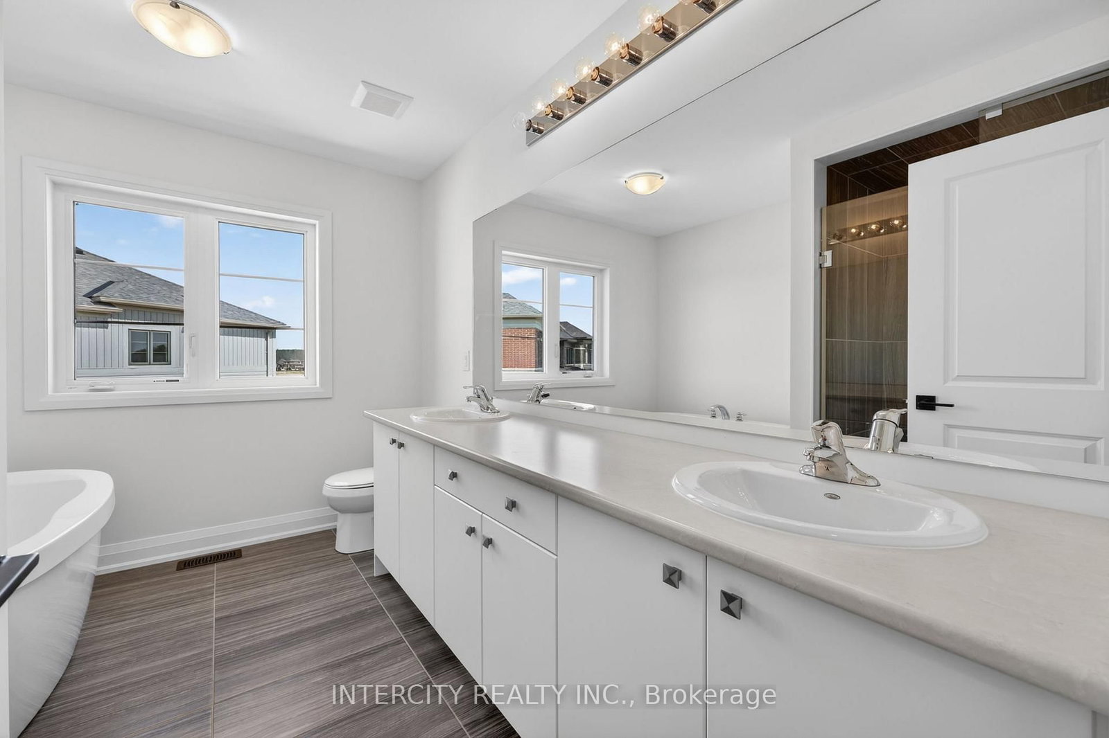 22 Legacy Circle • Wasaga Beach, ON photo 25