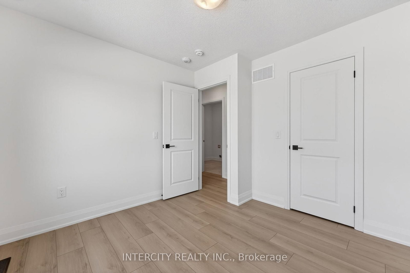 22 Legacy Circle • Wasaga Beach, ON photo 31