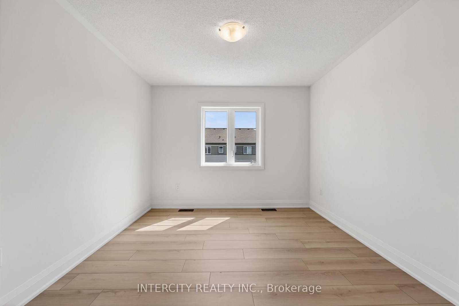 22 Legacy Circle • Wasaga Beach, ON photo 33