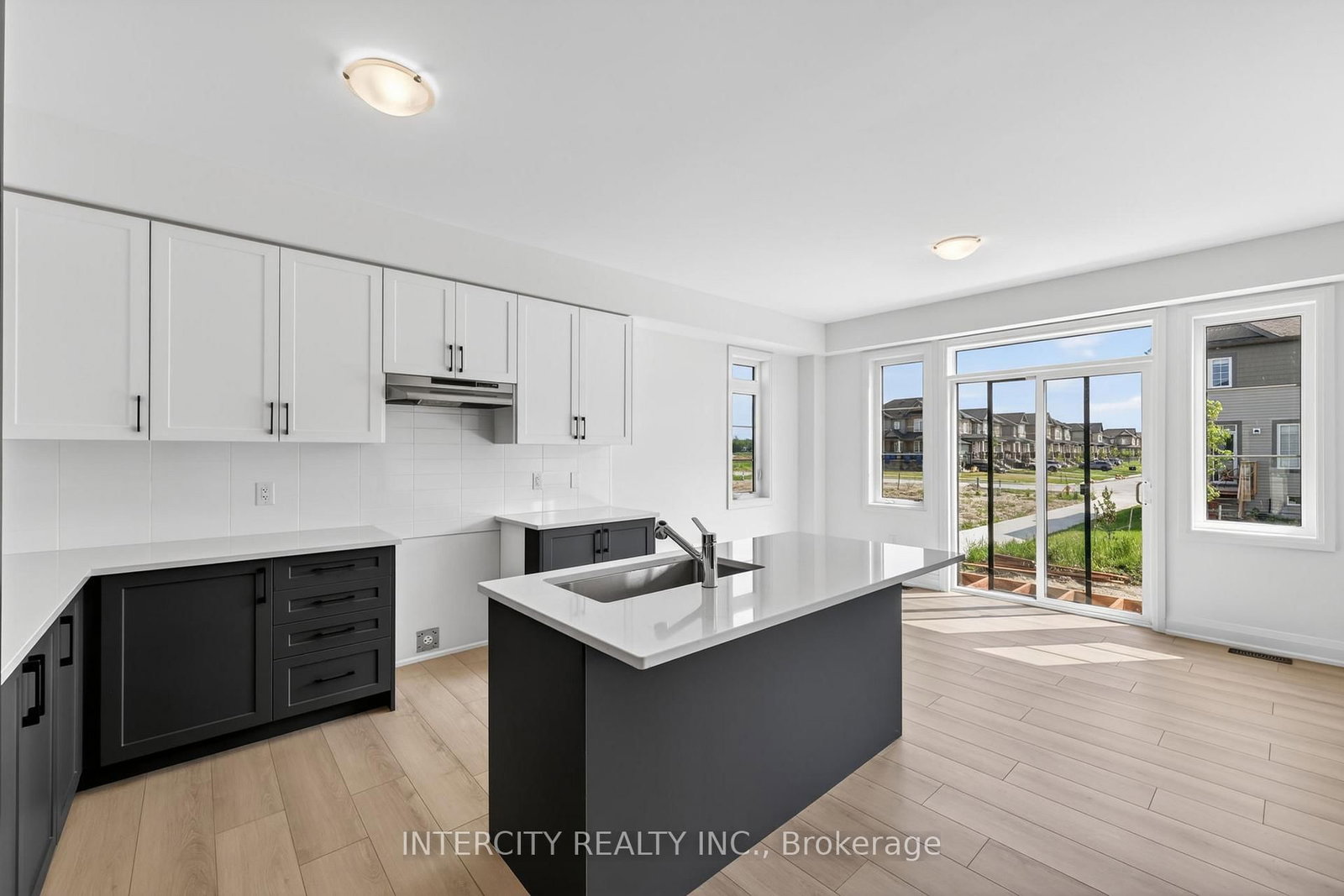 22 Legacy Circle • Wasaga Beach, ON photo 9