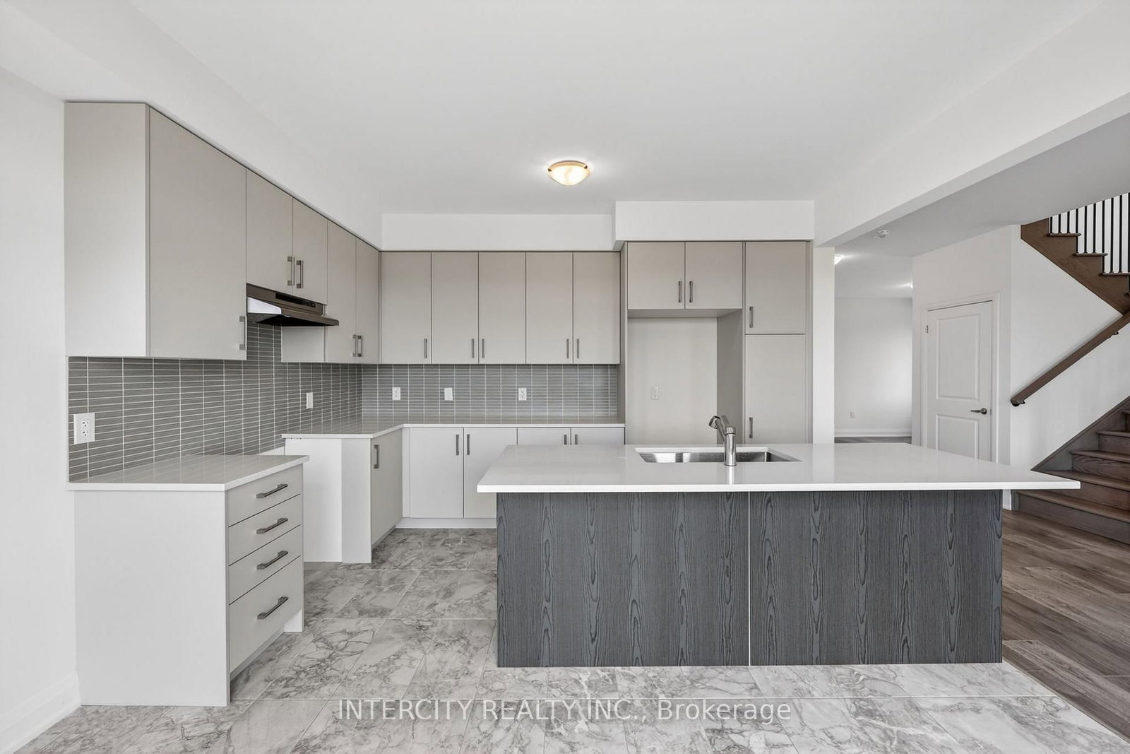 26 Legacy Circle • Wasaga Beach, ON photo 10