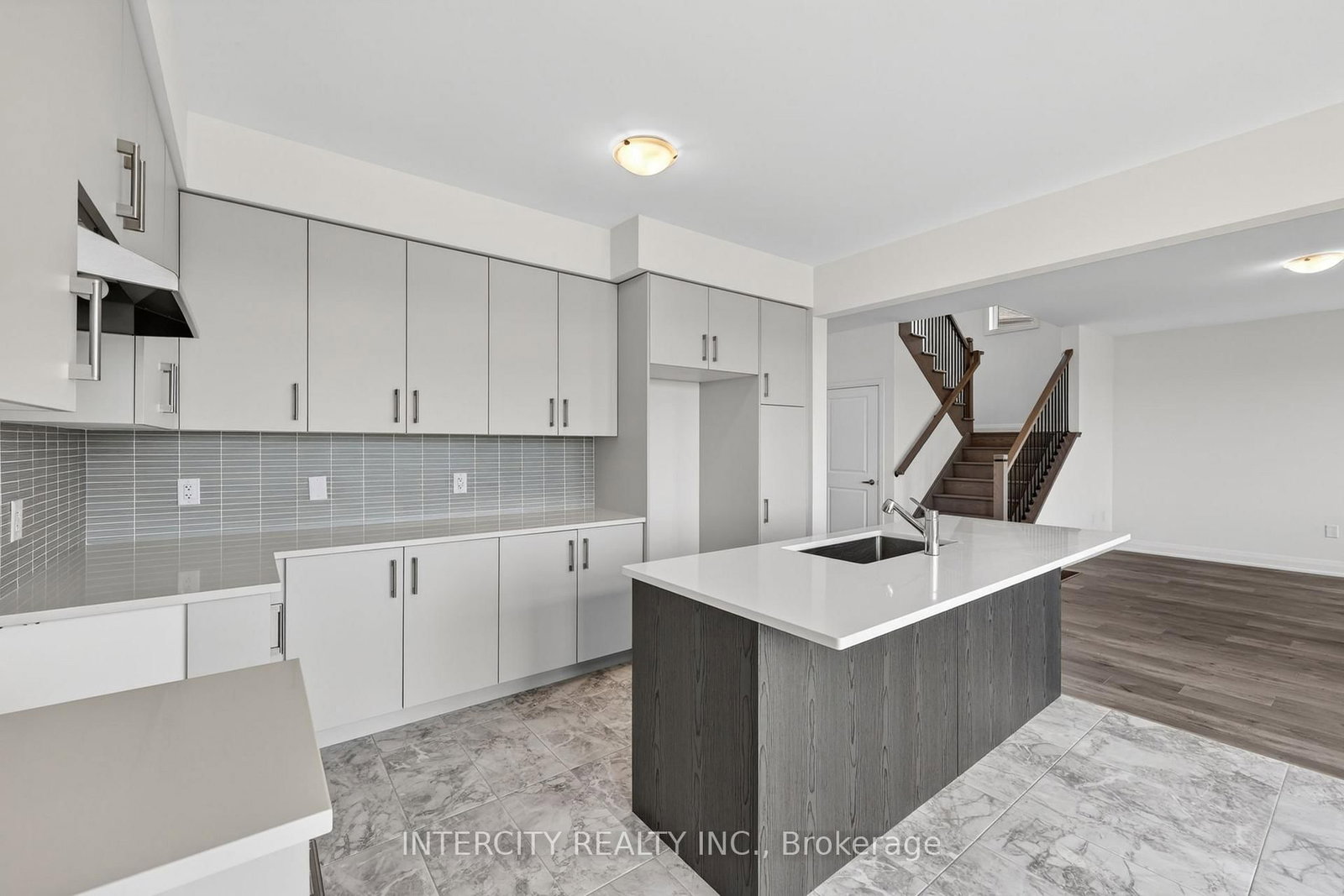 26 Legacy Circle • Wasaga Beach, ON photo 11