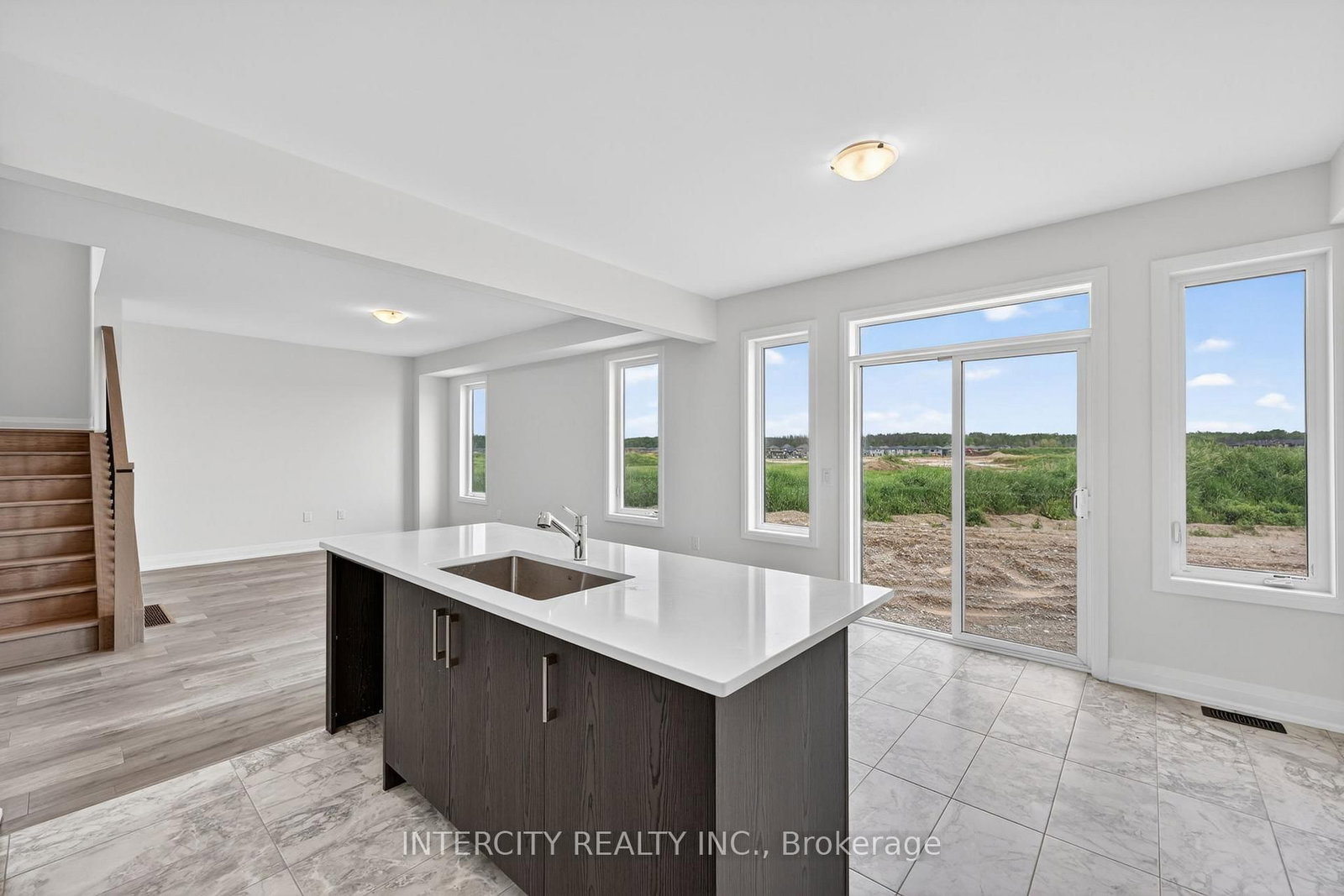 26 Legacy Circle • Wasaga Beach, ON photo 13