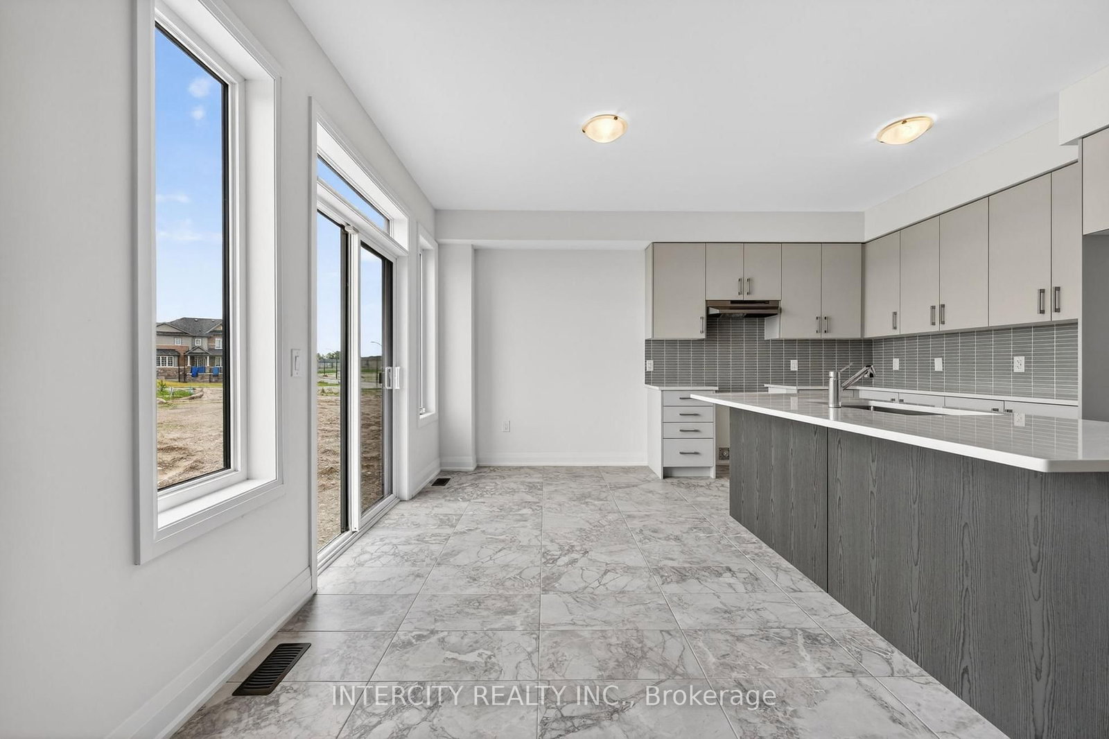 26 Legacy Circle • Wasaga Beach, ON photo 14