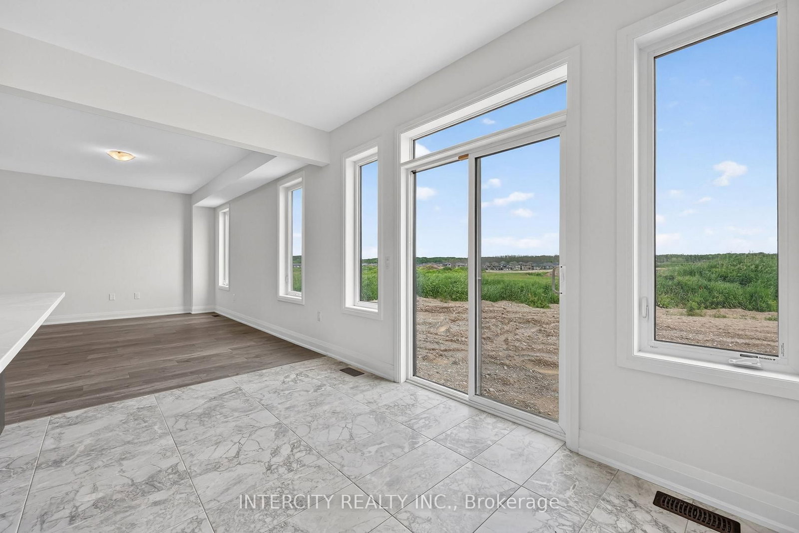 26 Legacy Circle • Wasaga Beach, ON photo 15